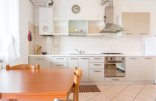 Solarolo Apartment | Pet-Friendly Holiday Apartment "Manerba Sweet" with Ocean View
