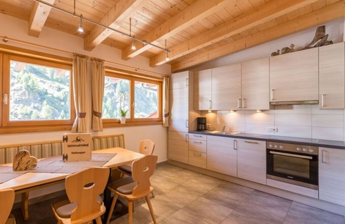 Moso in Passiria Apartment | Inviting Holiday Apartment at Hütterwirtshof with Kitchen