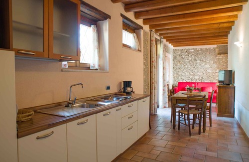 Toscolano Maderno Apartment | Cozy Holiday Apartment with Pool, WiFi & Ocean Views
