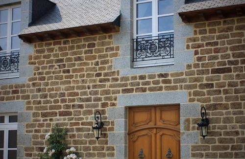 Sens-de-Bretagne House | Cozy Sens de Bretagne Apartment for 1-2 with Breakfast