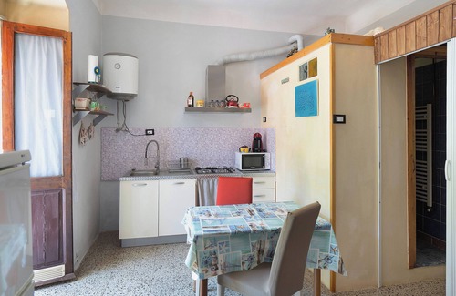 La Spezia Apartment | Cozy Acciuga House: Balcony, Garden & Oceanfront Views