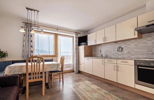 Spinga Apartment | Mountain View Apartment “Dolomitenblick” with Garden & Wi-Fi