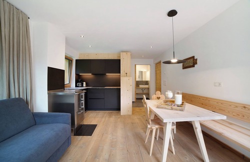 Moso in Passiria Apartment | Mountain View Apartment 'Herrischner 1' with Private Terrace