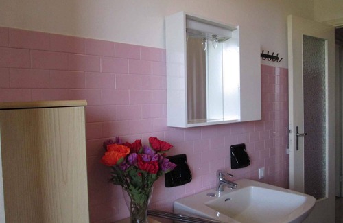 Provezze Apartment | Inviting Holiday Apartment with Garden & Spa Amenities
