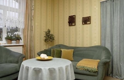 Bad Blankenburg Apartment | Cozy Holiday Apartment in Bad Blankenburg for Up to 4 Guests