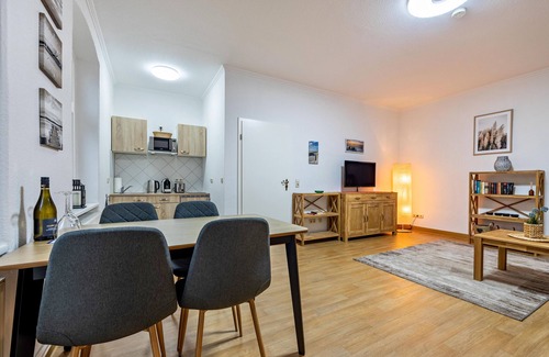 Muritz Apartment | Scenic Holiday Apartment 'Storchenzimmer' with Terrace & Wi-Fi