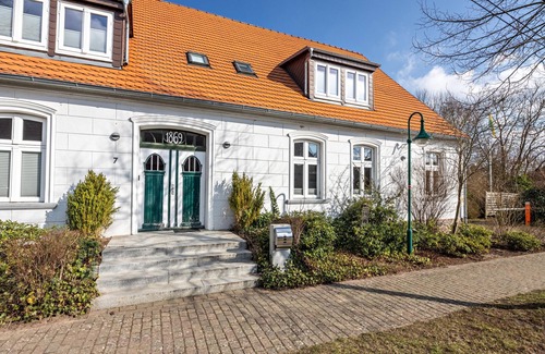 Muritz Apartment | Scenic Holiday Apartment 'Storchenzimmer' with Terrace & Wi-Fi