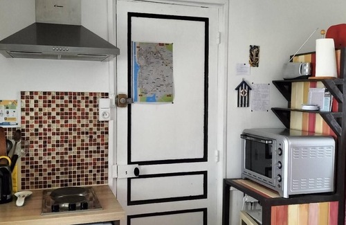 Saint-Pair-sur-Mer Apartment | Cozy Holiday Apartment in St Pair sur Mer for 2-3 Guests
