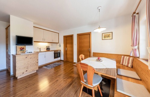 Fie allo Sciliar Apartment | Enchanting Apartment "Florerhof Flieder" with Mountain View