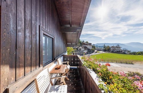 Fie allo Sciliar Apartment | Enchanting Apartment "Florerhof Flieder" with Mountain View