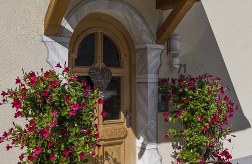 Gerlosbergeben Apartment | Mountain View Apartment with Spa and Pet-Friendly Amenities