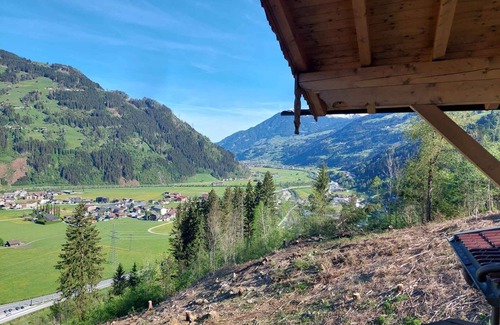 Gerlosbergeben Apartment | Cozy Holiday Apartment with Terrace Near Skiing Area