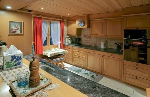 Aeschiried Apartment | Cozy Holiday Apartment in Aeschi b. Spiez for Families