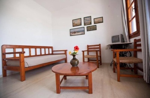 Kalo Chorio Apartment | Cozy Holiday Apartment Istron: Pool, Breakfast & Family-Friendly