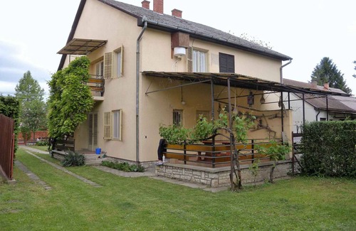 Balatonszarszo Apartment | Cozy Holiday Apartment Steps from Lake Balaton