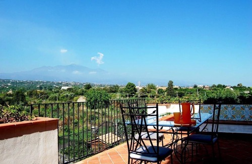 Santa Tecla Apartment | Cozy Acireale Apartment for 2-4 with Pool and Kitchen