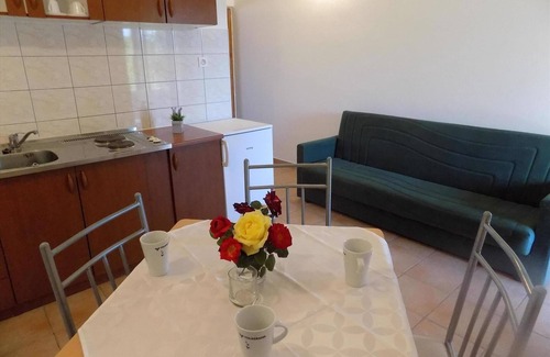 Lopar Apartment | Lake View Holiday Apartment Steps from the Adriatic Sea