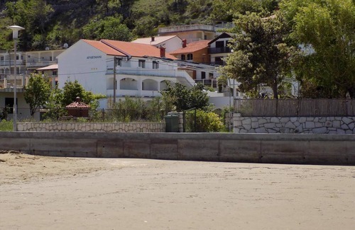 Lopar Apartment | Lake View Holiday Apartment Steps from the Adriatic Sea