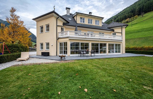 Valle Aurina Apartment | Mountain View Holiday Apartment 'Alpen Living' with Spa & Wi-Fi