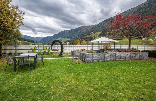 Valle Aurina Apartment | Mountain View Holiday Apartment 'Alpen Living' with Spa & Wi-Fi