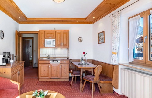 Kruen Apartment | Mountain View Retreat: Soiernsee Alpenblick Apartment with Garden