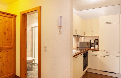 Ischgl Apartment | Cozy Alpenflora 1: Mountain View Apartment with Balcony