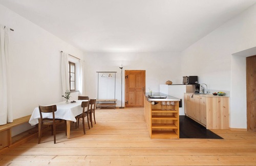 Pfalzen Apartment | Mountain View Apartment 'Ansitz Baumannhof' with Garden & Wi-Fi