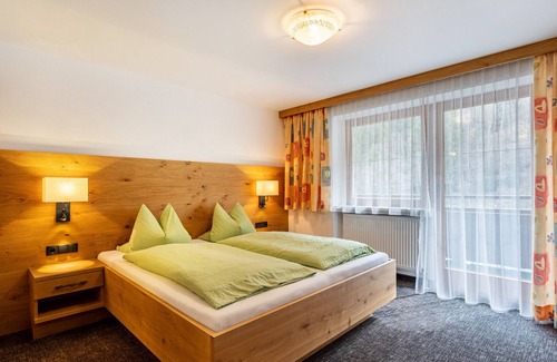 Lanersbach Apartment | Scenic Apartment Enzian: Mountain View & Balcony Retreat