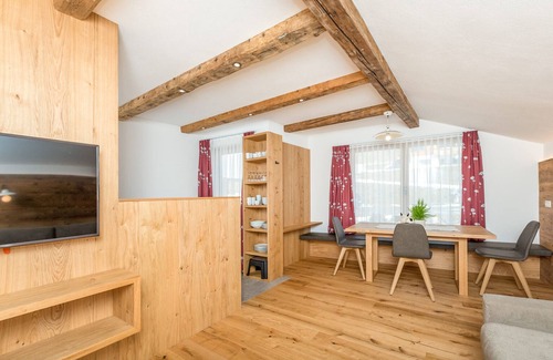 Valle di Casies Apartment | Mountain View Apartment 'Ausserharmerhof Bergdiamant' Awaits
