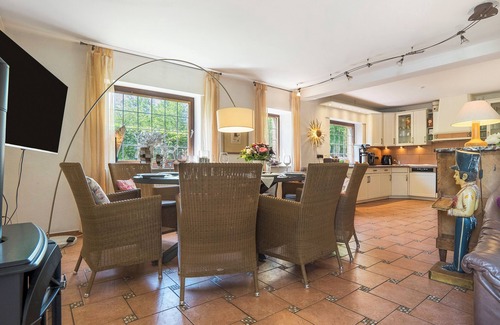 Elten Apartment | Idyllic Apartment "Auf dem Eltenberg" with Private Garden
