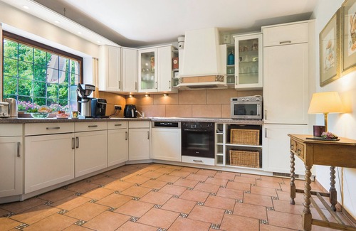 Elten Apartment | Idyllic Apartment "Auf dem Eltenberg" with Private Garden