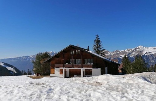 Axalp Apartment | Cozy Axalp Holiday Apartment for 4 with Kitchen & Breakfast