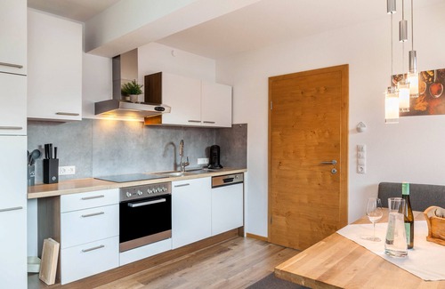 Stummerberg Apartment | Cozy Holiday Apartment "Bergglück Stummerberg" with Spa & Views