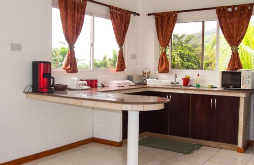 Mare Anglaise Apartment | Comfortable Holiday Apartment in Beau Vallon for 4 Guests
