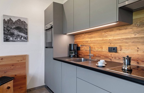 Villnoss Apartment | Holiday Apartment 'Baumannhof Apartment Ignis' with Mountain View, Shared Terrace and Wi-Fi