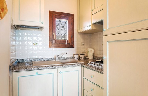 Pittulongu Apartment | Explore Bia de Bados B5: Oceanfront with Pool & Wi-Fi