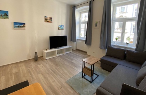 Neulerchenfeld Apartment | Modern Holiday Apartment "Big and New" with Ocean View