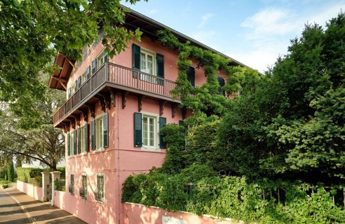 Filzen Apartment | Top-Rated Ocean View Apartment "Blanc et Noir" Awaits You