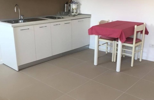 Castelletto Apartment | Ideal Brenzone Apartment for 2 with Breakfast & Pet-Friendly