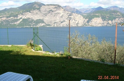 Castelletto Apartment | Cozy Holiday Apartment Brenzone for 4 with Great Amenities