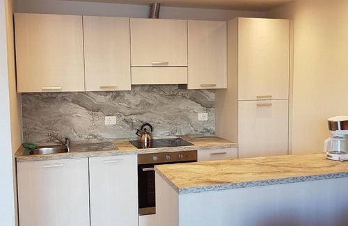 Porto Apartment | Cozy Brenzone Holiday Apartment for 1-5 Guests with Kitchen