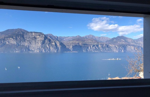 Castelletto Apartment | Top-Rated Brenzone Apartment for 4 with Pet-Friendly Amenities