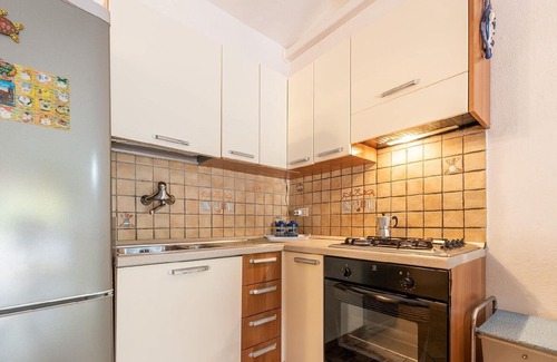 Matta 'e Peru Apartment | Cozy Holiday Apartment Budoni with Ocean View & Kitchen