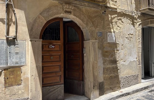 Caltagirone Apartment | Cozy Holiday Apartment in Caltagirone for Up to 4 Guests