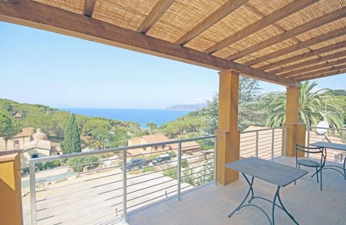 Madonna delle Grazie Apartment | Cozy Holiday Apartment in Capoliveri for 4 Guests