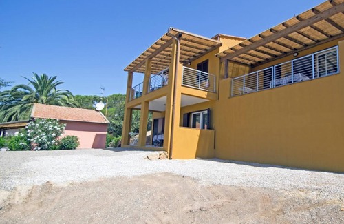 Madonna delle Grazie Apartment | Cozy Holiday Apartment in Capoliveri for 4 Guests