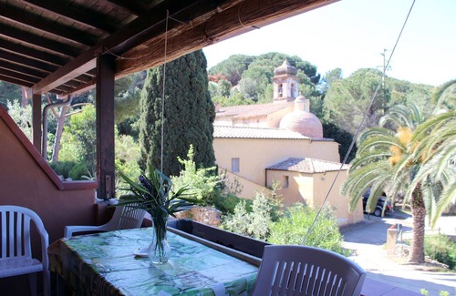 Madonna delle Grazie Apartment | Cozy Capoliveri Holiday Apartment for 1-4 Guests