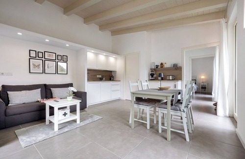 Tignale Apartment | Relaxing Apartment "Ca’ Scaì Agrifugium Elià" with Pool