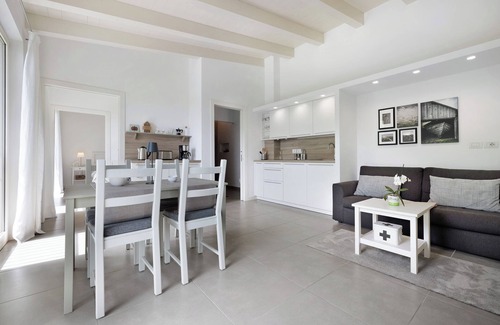 Tignale Apartment | Relaxing Holiday Apartment "Ca’ Scaì Agrifugium Olivia" with Pool