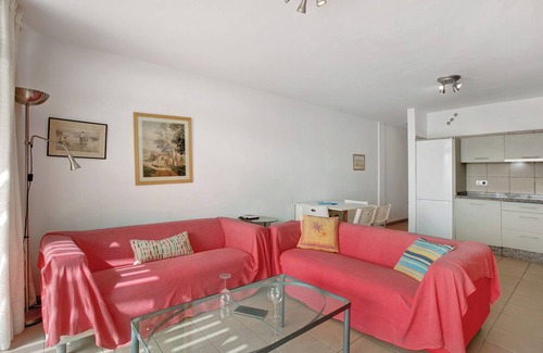 El Medano Apartment | Cozy 'Casa Médano 6' Steps from Beach with Private Terrace
